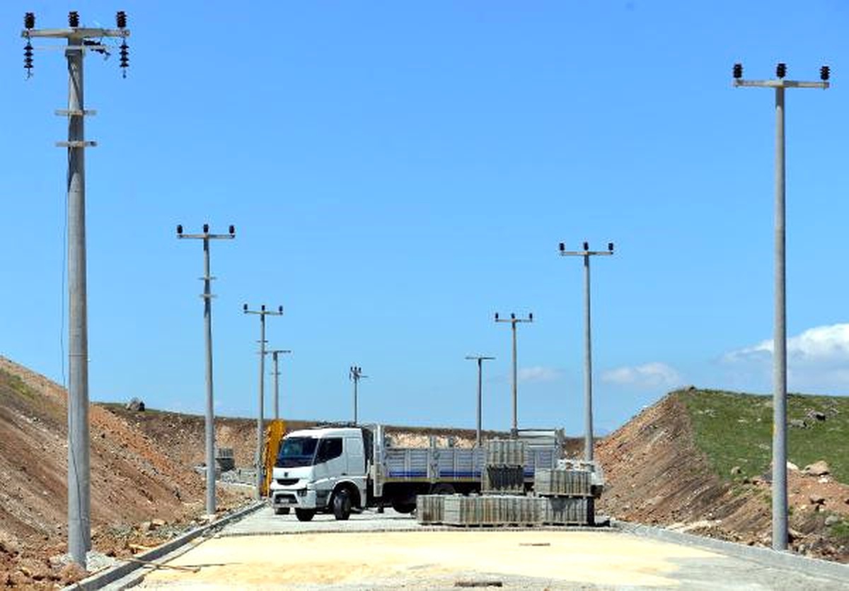 Sanayi Bölgesinde Yer Altındaki Elektrik Kablolarını Çaldılar