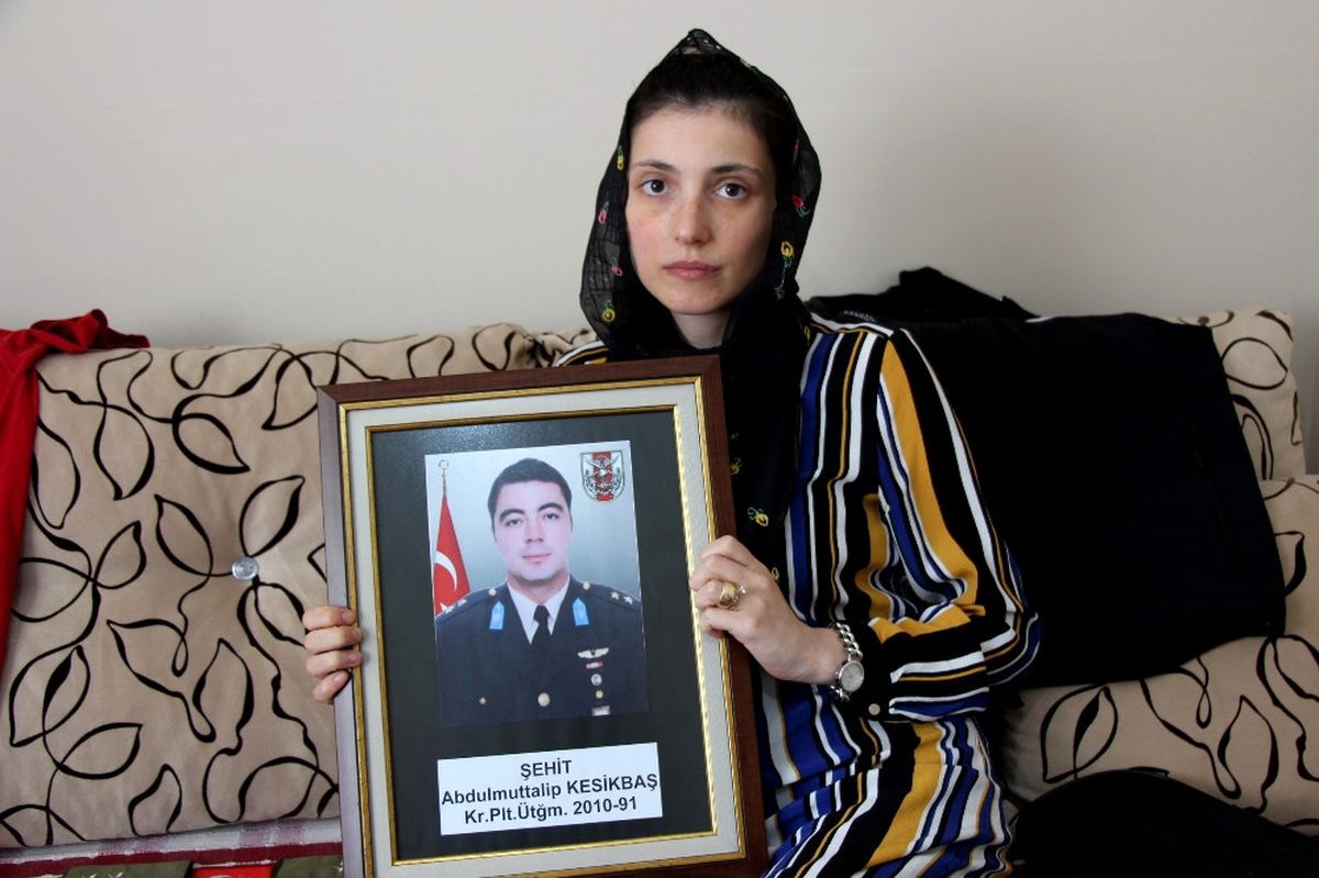 Şehit Pilot Üsteğmenin Eşi: Yine Olsa Yine Onunla Evlenirdim
