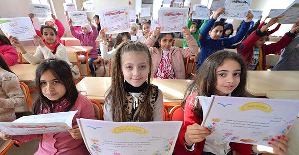 Suriyeli Miniklerin Karne Heyecanı