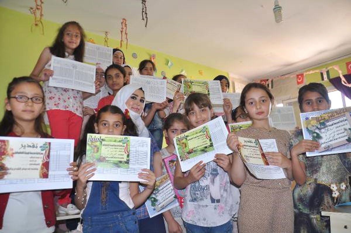 Suriyeli Öğrencilerin Karne Heyecanı