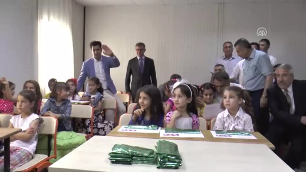 Suriyeli Öğrencilerin Karne Heyecanı