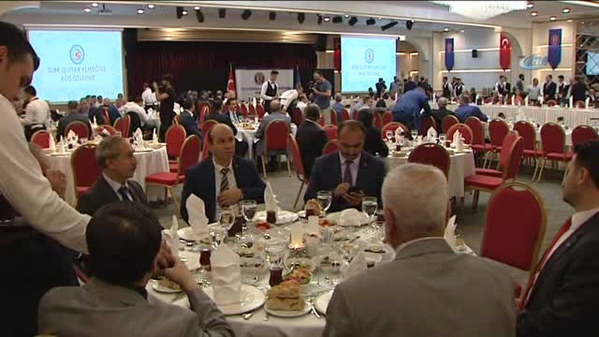 Türk-İş Konfederasyonu Üyeleri İftarda Bir Araya Geldi