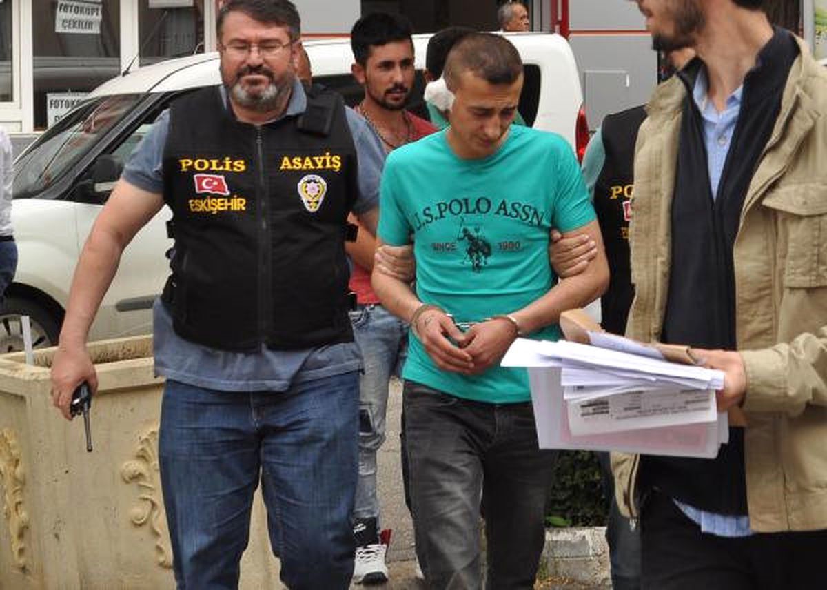 Üniversiteli Kızı Evinde Biçaklı Rehin Alan Şüpheli Adliyede