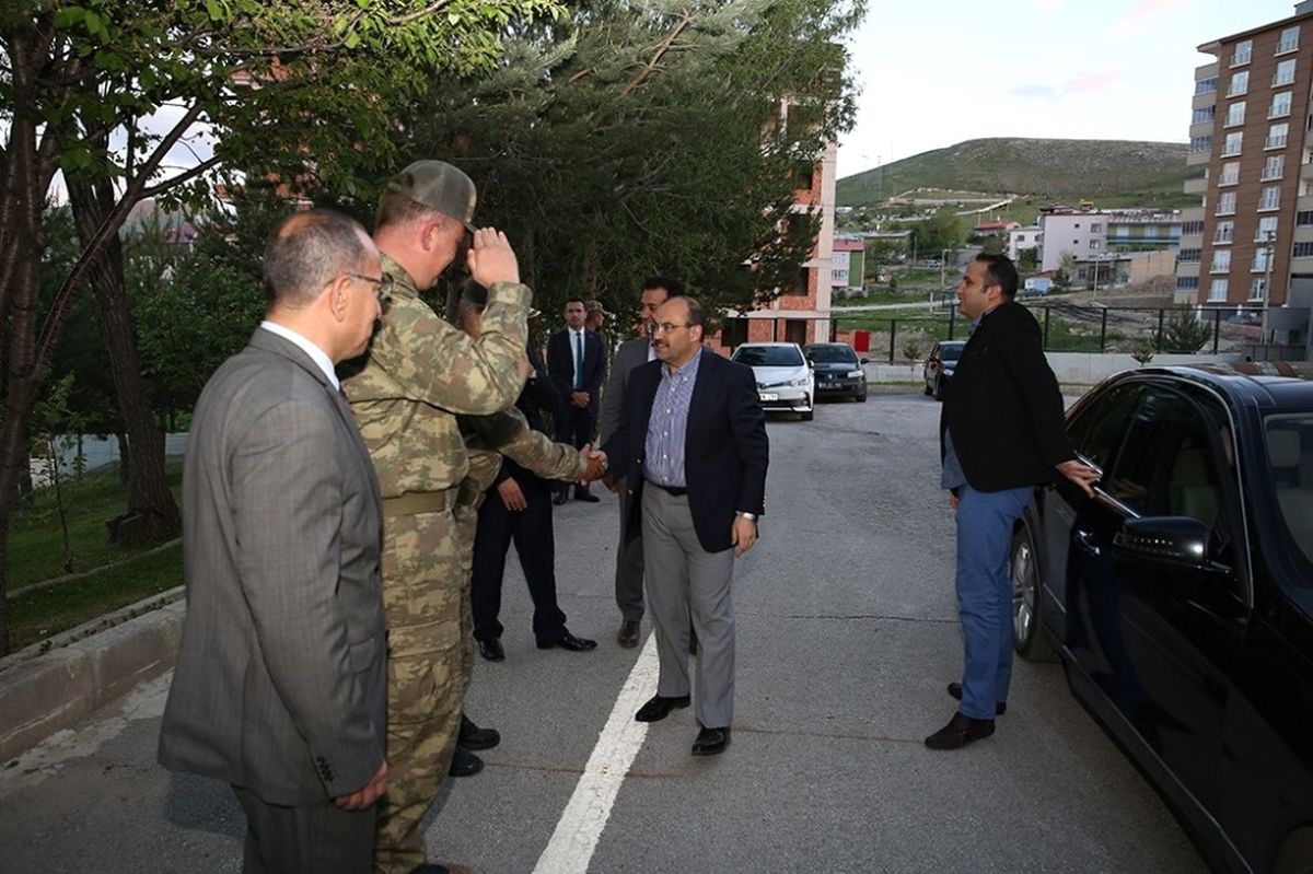 Vali İsmail Ustaoğlu, İl Jandarma Komutanlığı\'nda İftara Katıldı