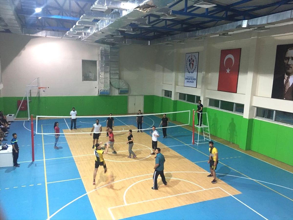 Yüksekova\'da Voleybol Turnuvası