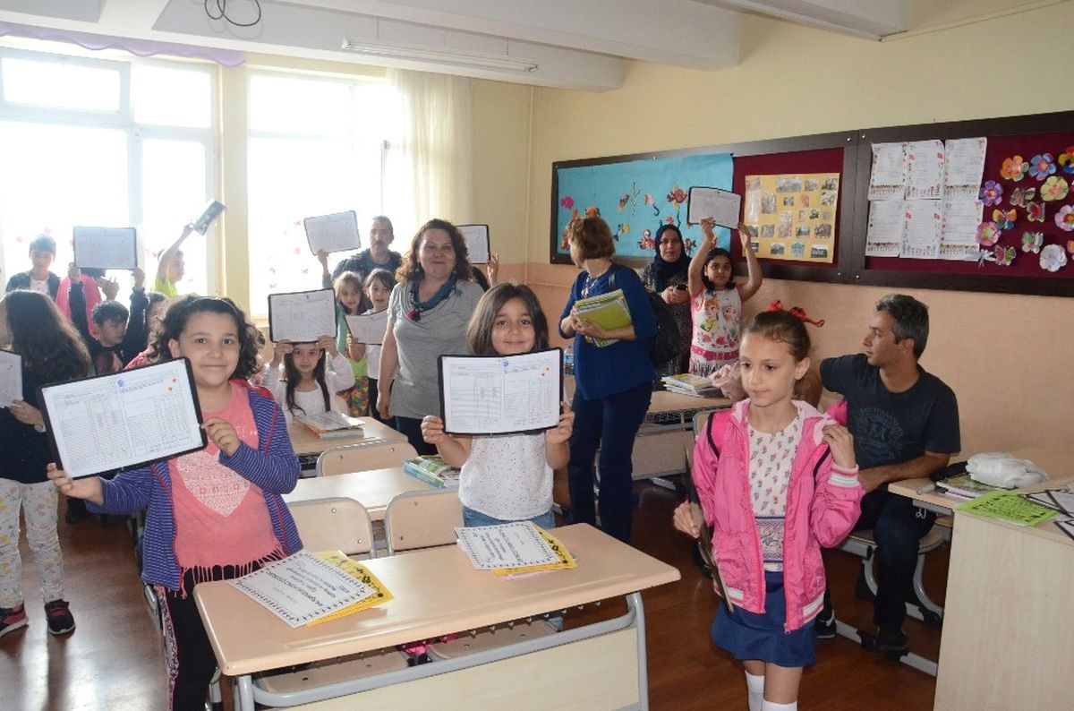 Zonguldak\'ta 105 Bin Öğrenci Karne Heyecanı Yaşadı