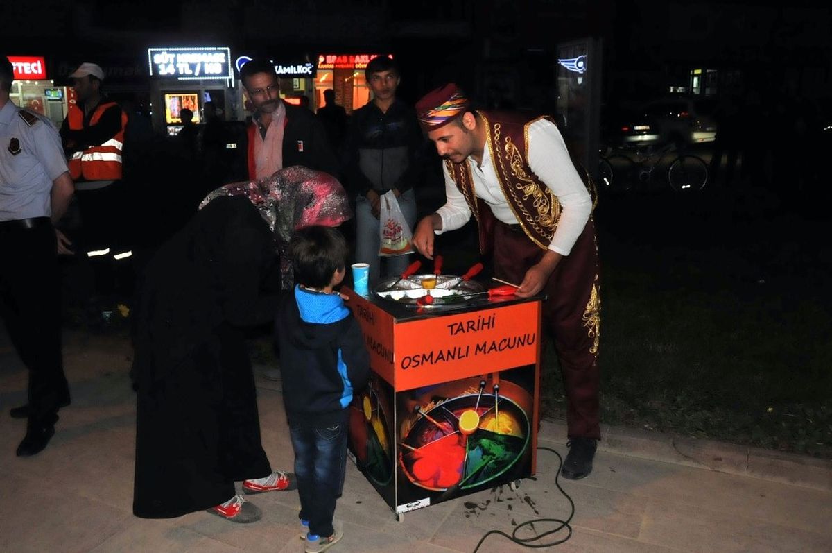 Akşehir Belediyesi\'nin Ramazan Geceleri Programı İlgi Gördü