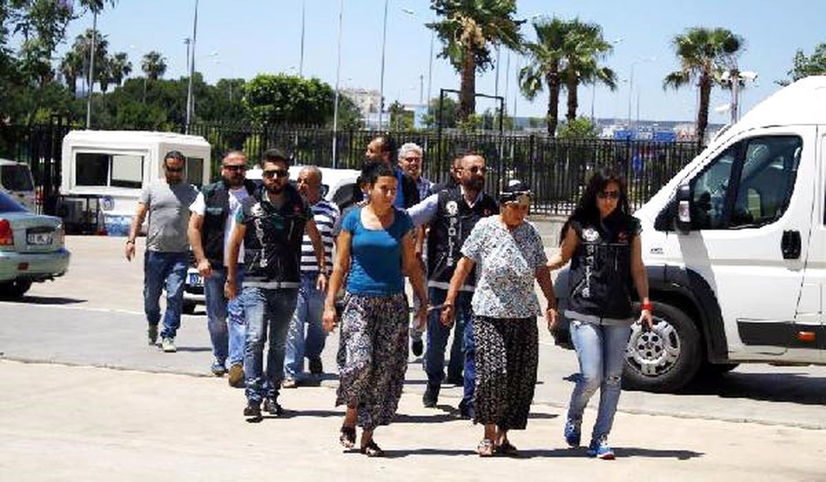 Antalya\'da Uyuşturucu Operasyonu: 5 Gözaltı