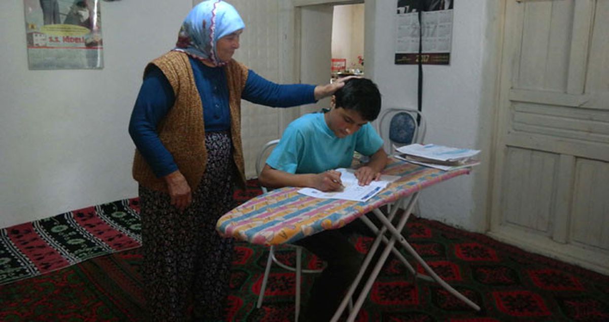 Babaannesinin Ütü Masasında TEOG\'a Hazırlanan Kadir, Türkiye İkincisi Oldu