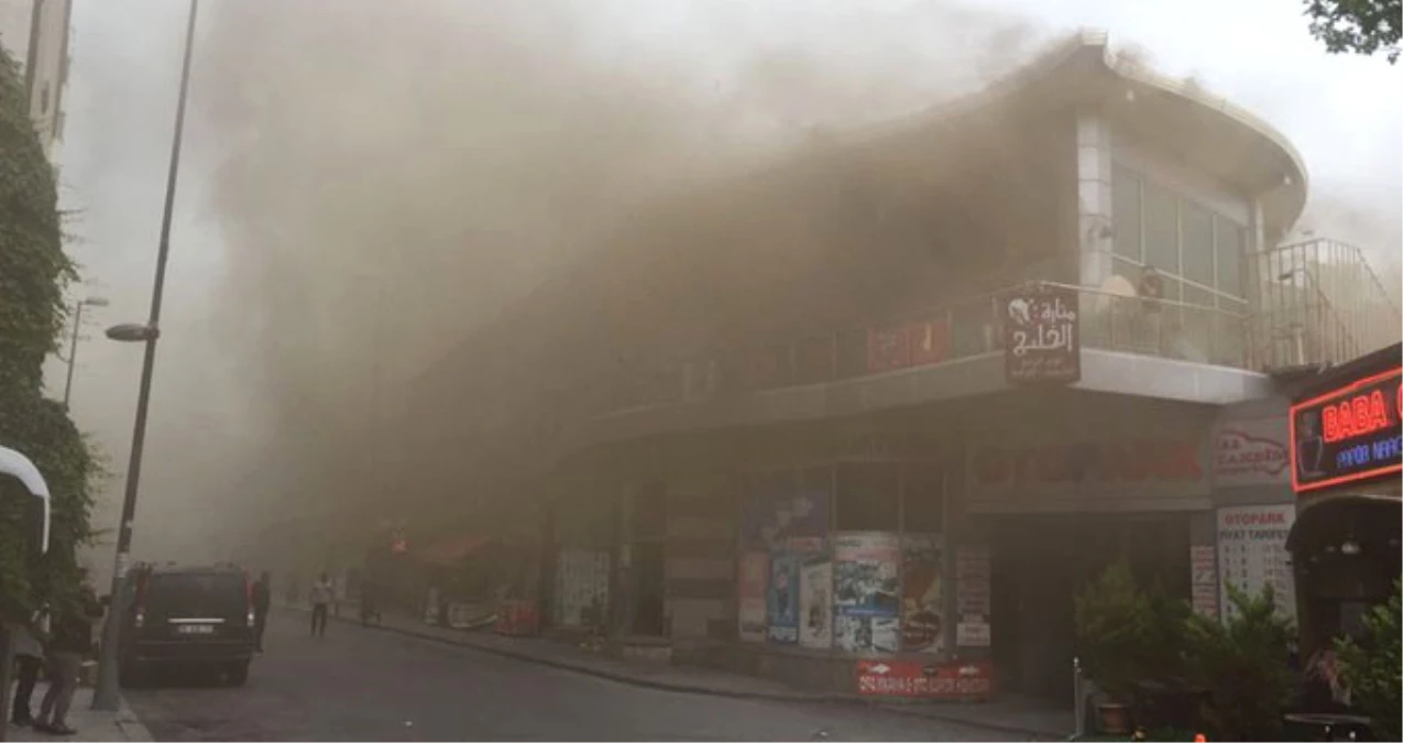 Beyoğlu\'nda Bir Restoranın Çatısında Çıkan Yangın Korku Dolu Anlar Yaşattı