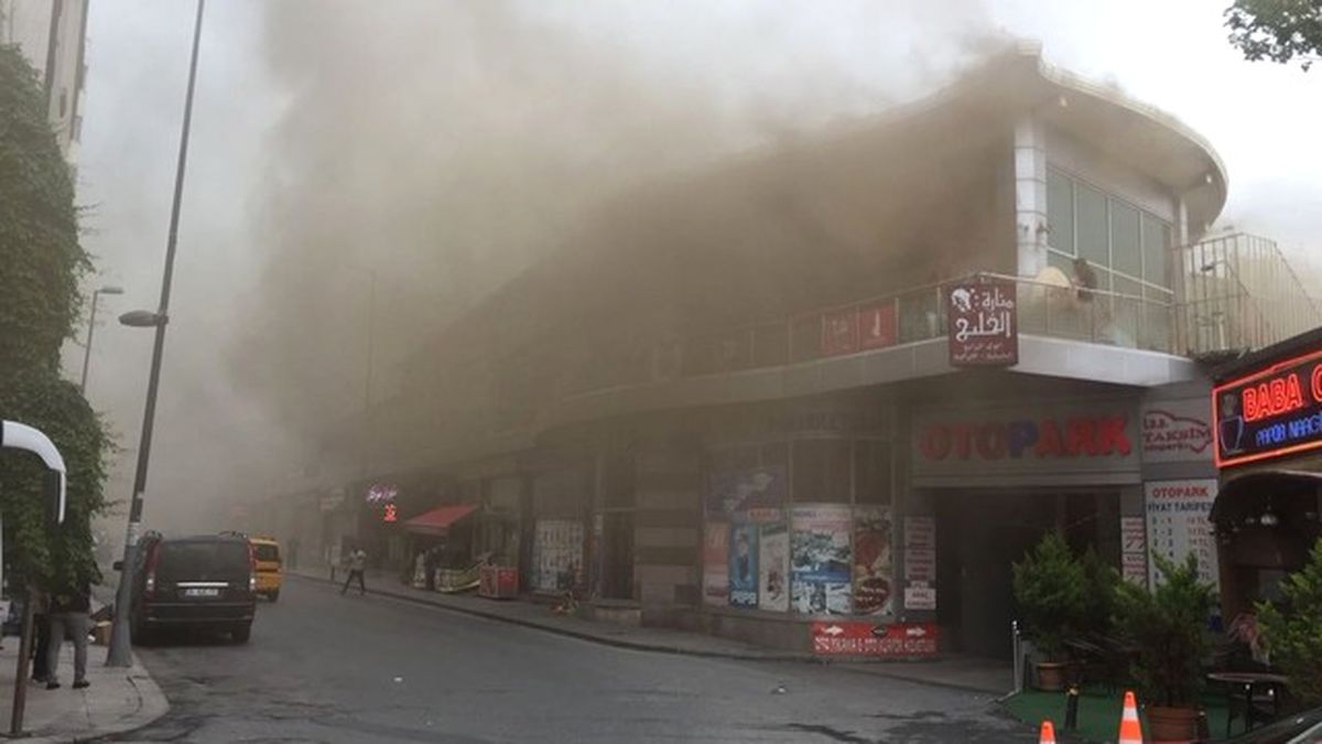 Beyoğlu\'nda Kafede Yangın (3)