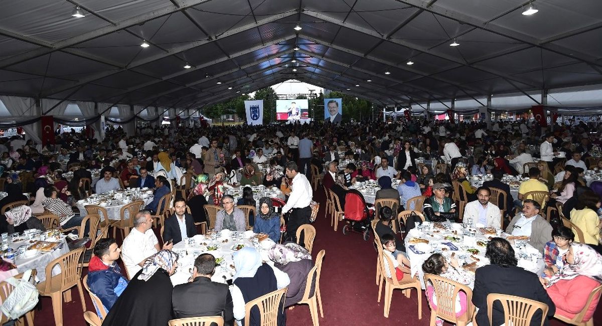 Büyükşehir\'in İftar Konukları İmam Hatip Okulları Platformu Oldu