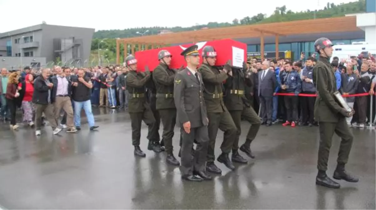 Dha Yurt - Şehit Uzman Onbaşı Tuncay Zengin, Giresun\'da Son Yolculuğuna Uğurlandı