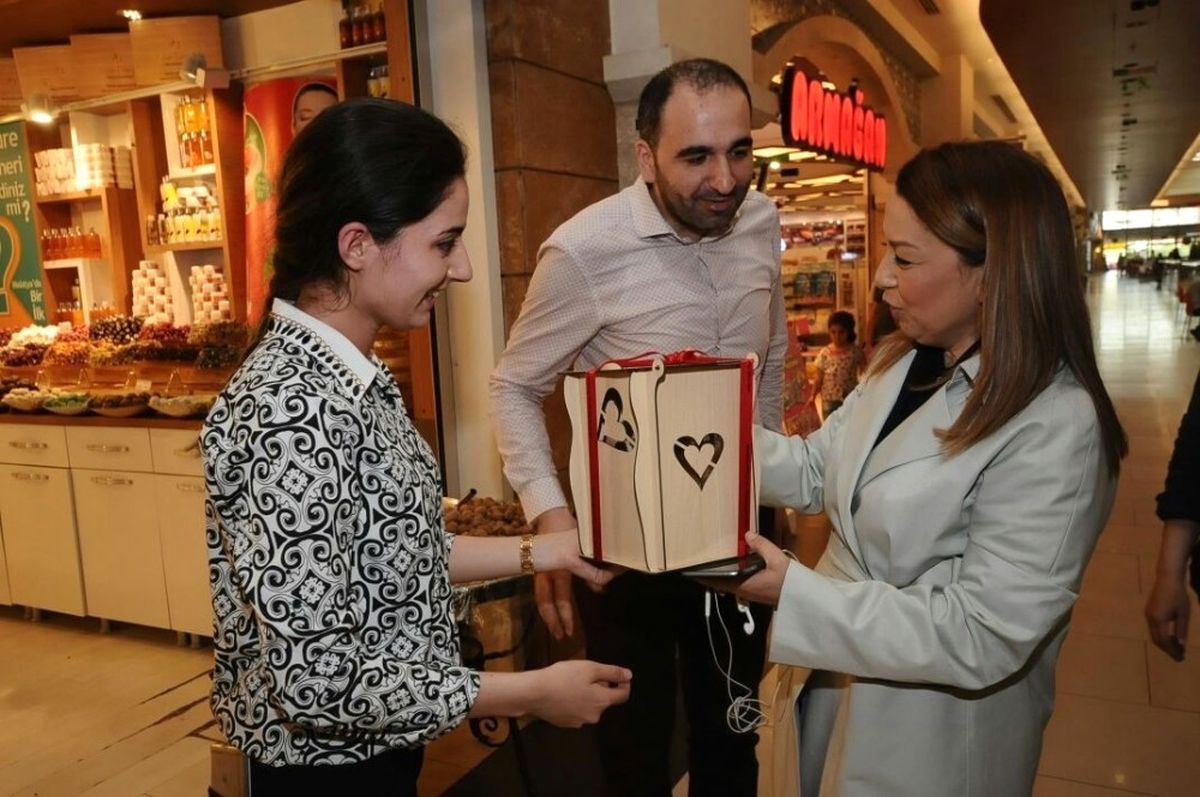 Dünya Yetimler Günü\' Sergisi