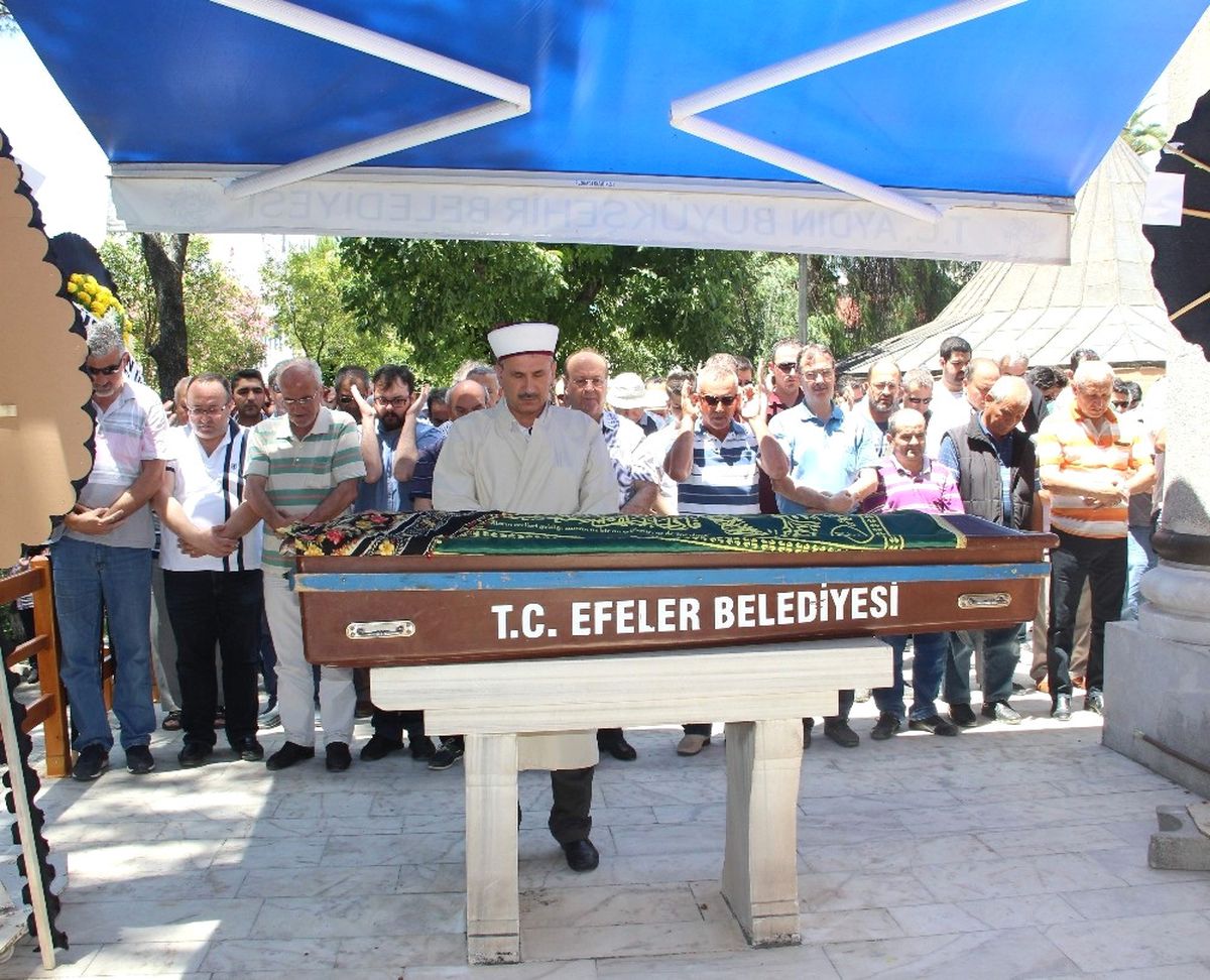 Efeler Belediyesi Basın Müdürü Söylevci\'nin Kayınvalidesi Son Yolculuğuna Uğurlandı