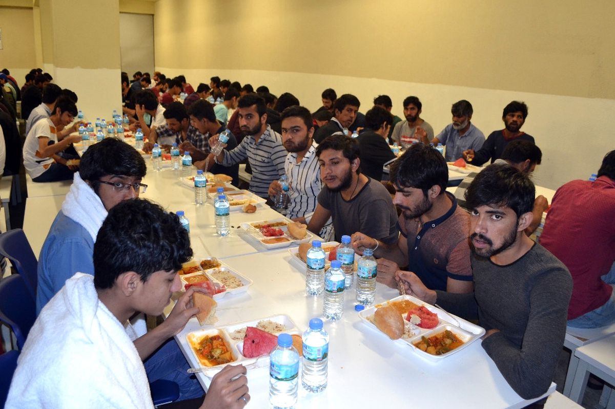 Farklı Ülkelerden Geldiler, Iftar Sofrasında Buluştular