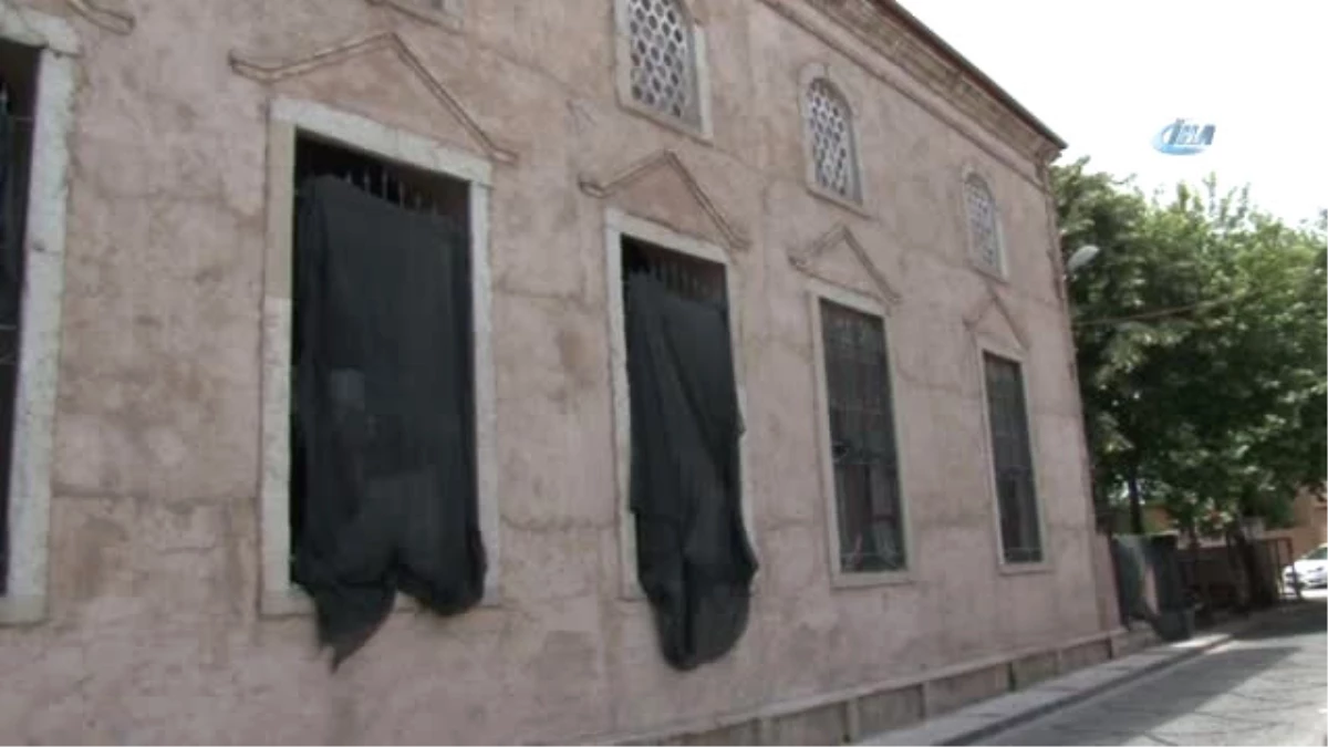 Fatih\'in Camisi 552 Yıl Sonra Ezansız Kaldı