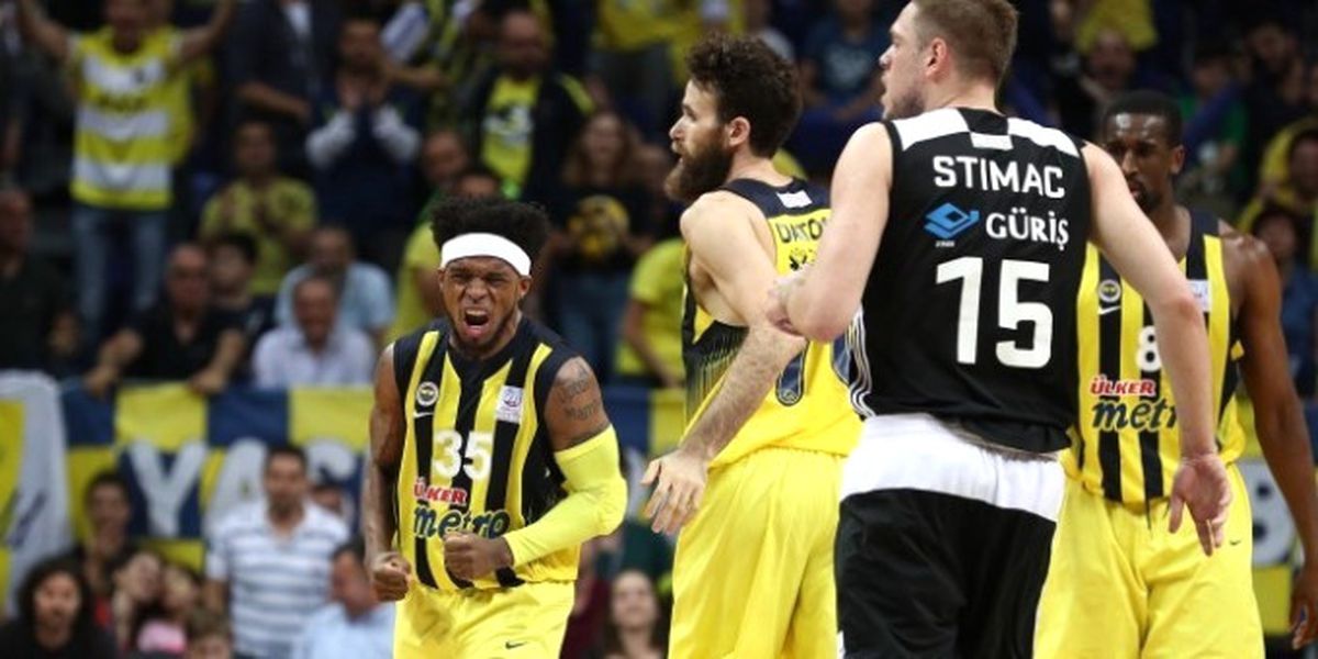 Fenerbahçe Derbide 1-0 Öne Geçti