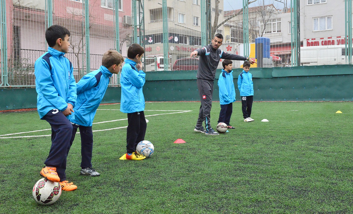 Futbolun Yeni Yıldızları Yıldırım\'da Yetişecek