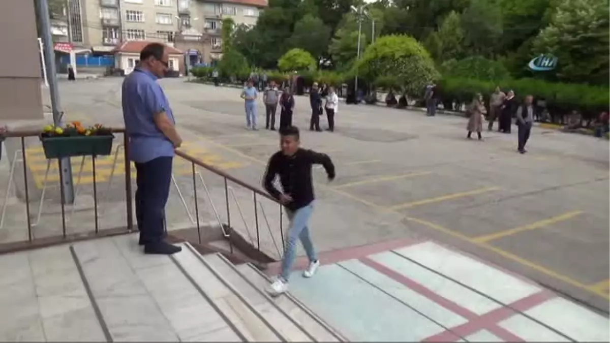 Geç Kalanlar Sınava Alınmadı... Lys\'de 15 Dakika Kuralı Nedeniyle Bunlar Yaşandı