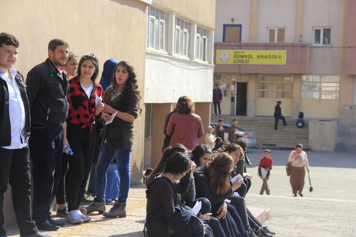 Hakkari\'de 2 Bin Kişi Lys Sınavına Girdi