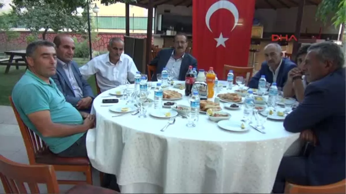 Hakkari\'de Güvenlik Korucuları Iftarda Bir Araya Geldi