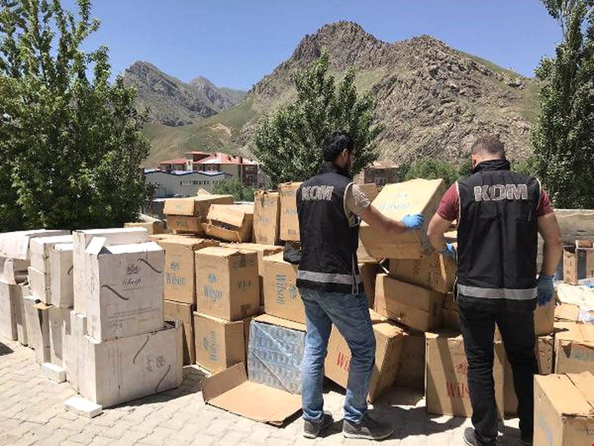 Hakkari\'de Kaçak Sigara Operasyonu
