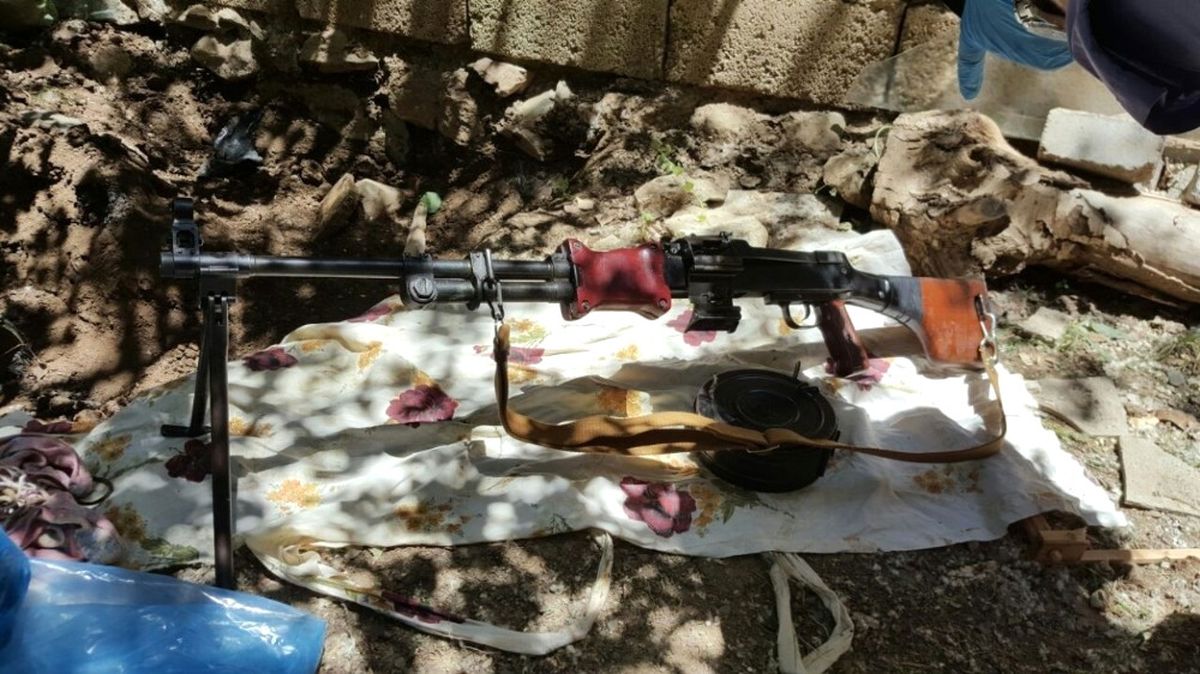 Hakkari\'de Toprağa Gömülü Makineli Silah Ele Geçirildi