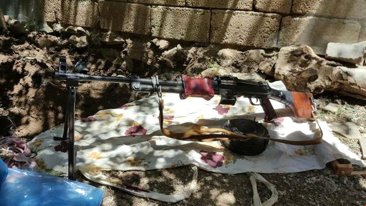 Hakkari\'de Toprağa Gömülü Makineli Tüfek Ele Geçirildi
