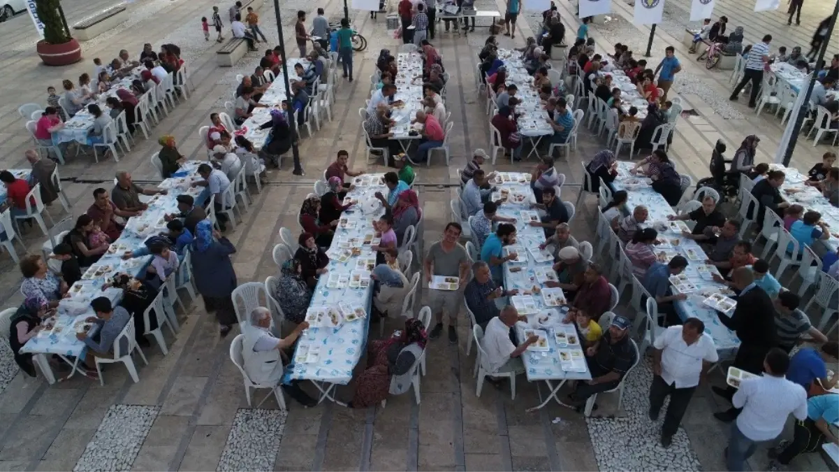 İftar Bereketi Şehitler Mahallesi\'nde Yaşandı