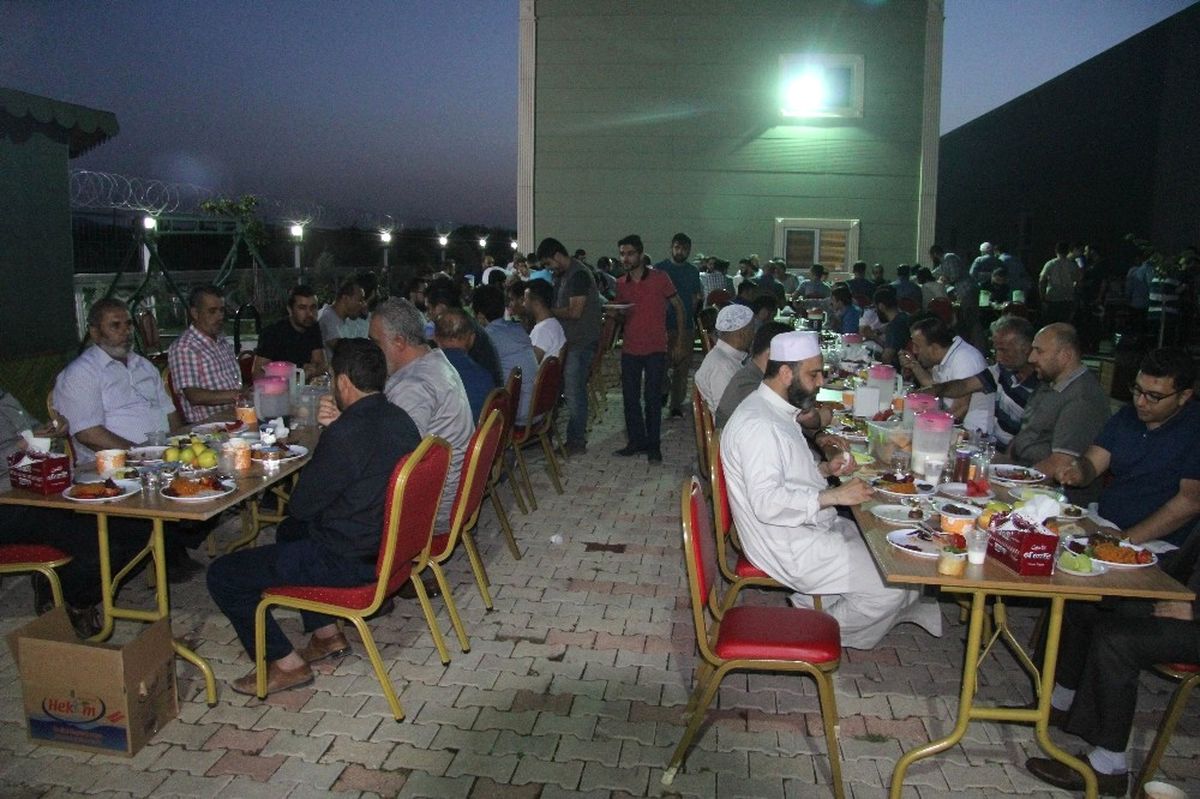 İhh Kilisli Esnaflara İftar Verdi