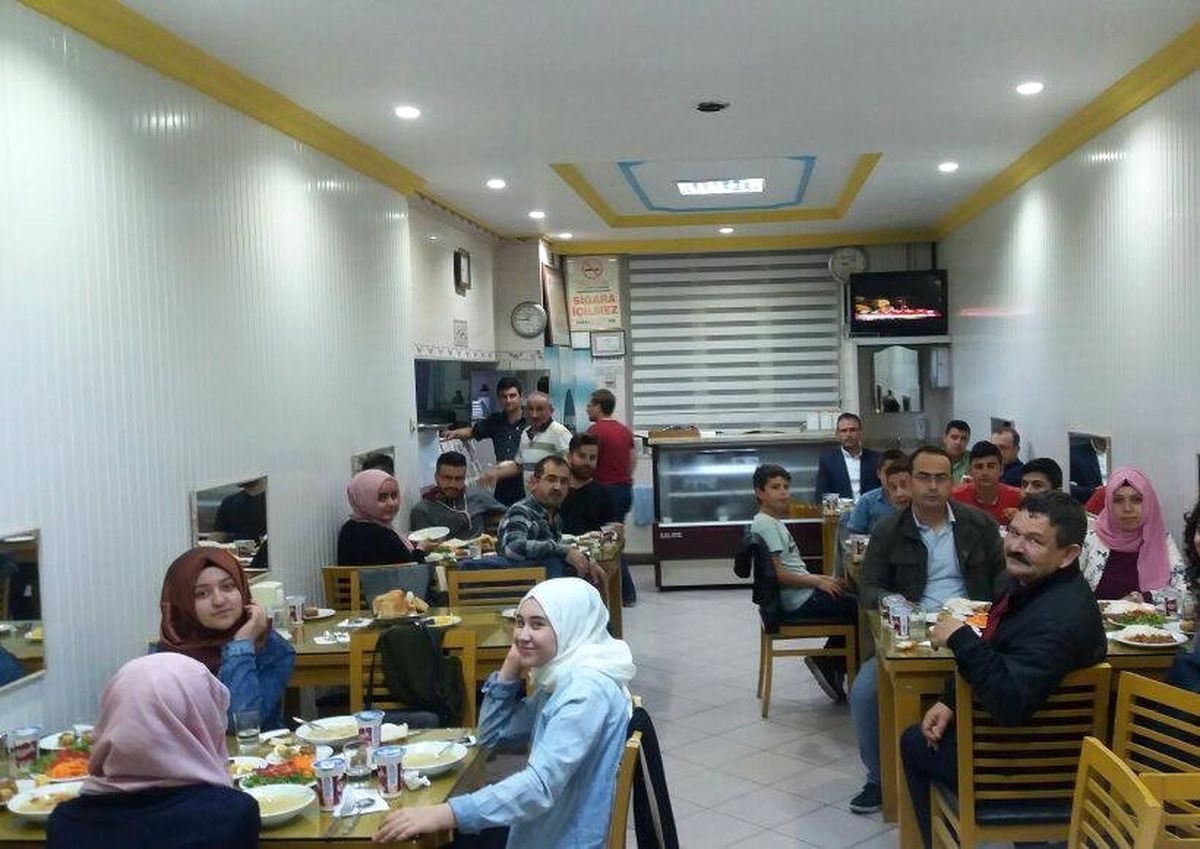 İmam Hatip Ortaokulu Son Sınıf Öğrencilerine İftar Yemeği