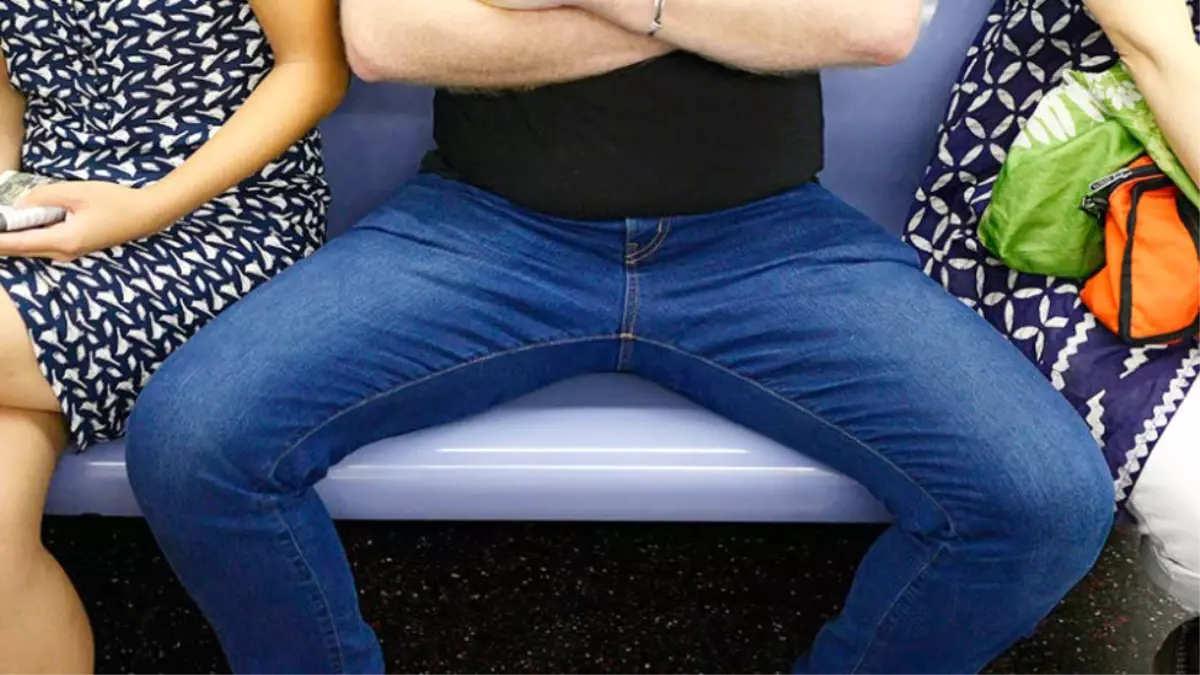 İspanya\'da Toplu Ulaşımda Erkeklere Bacak Açma Yasağı!