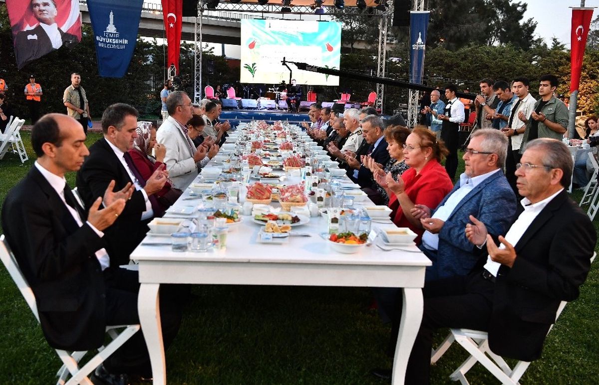 İzmir\'de Şükran Buluşması