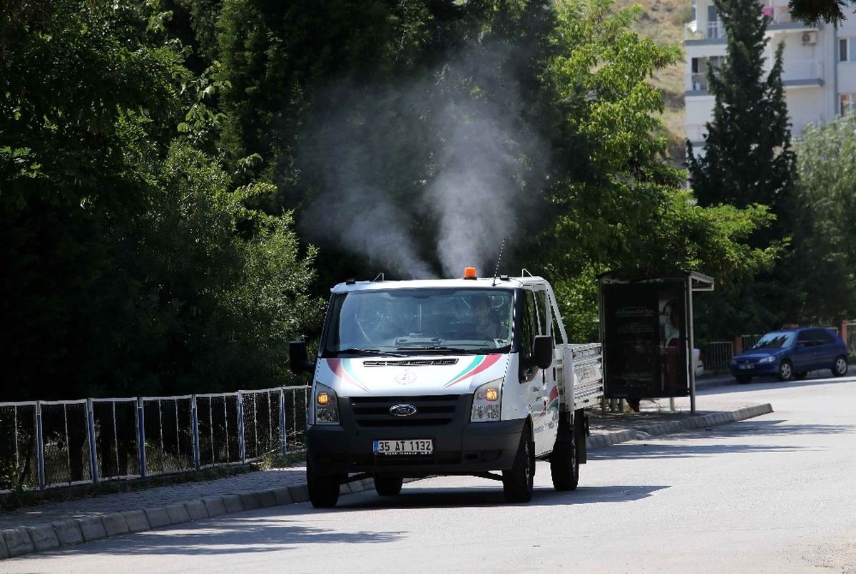 Karşıyaka\'da Haşere ve Sineklere Savaş