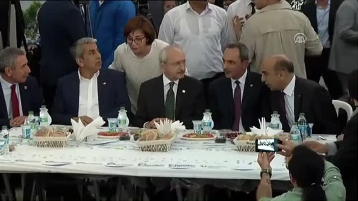 Kılıçdaroğlu, Pazarcı Esnafıyla Iftarda Buluştu (1)