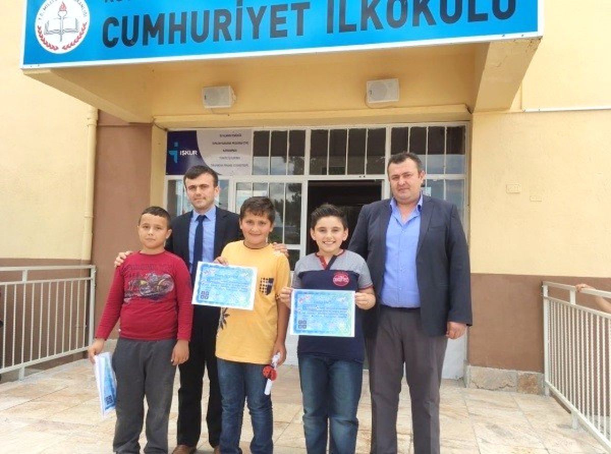 Kodlama Etkinliğinde Başarılı Öğrencilere Belge
