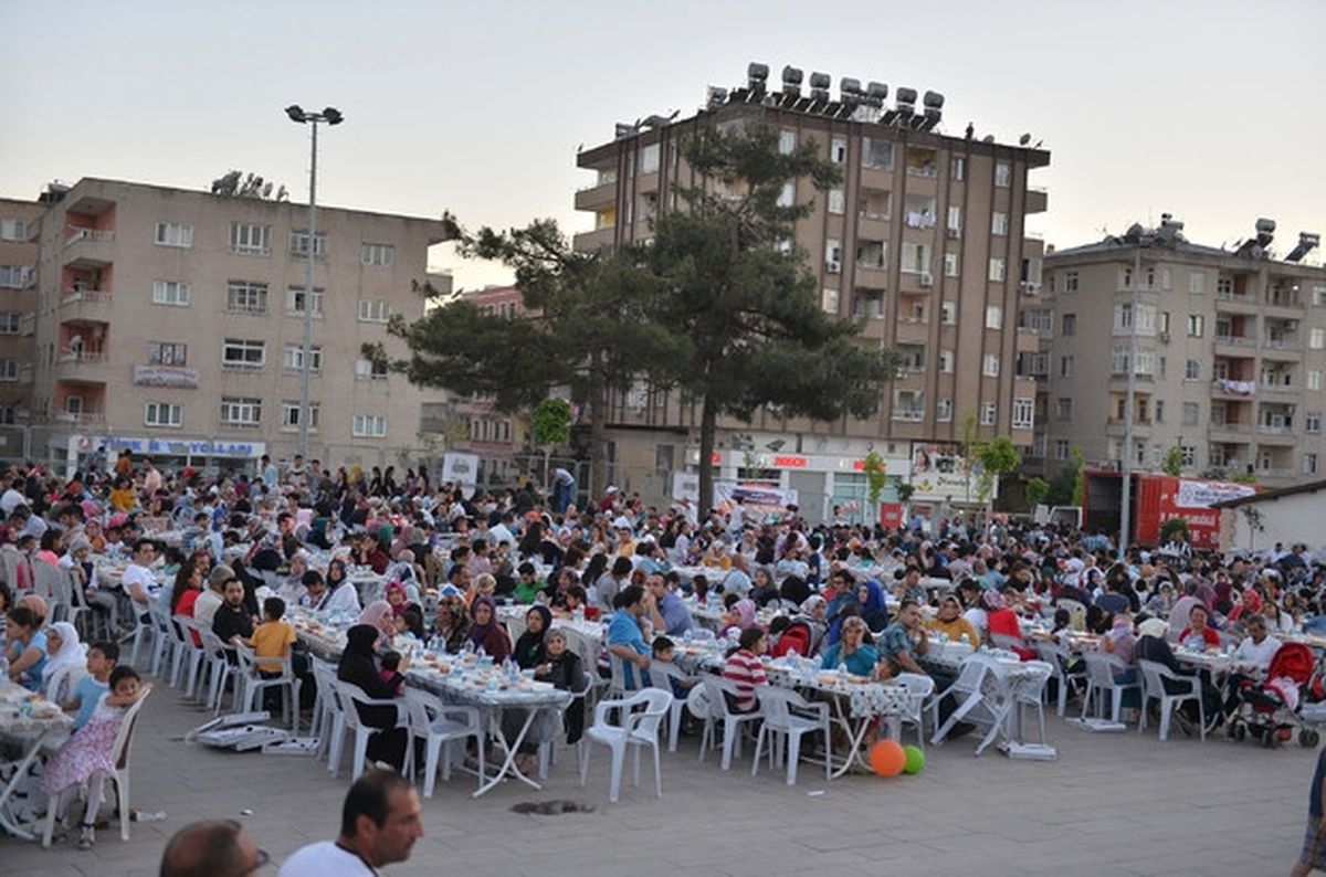 Mardinli Yetimler İftarda Buluştu
