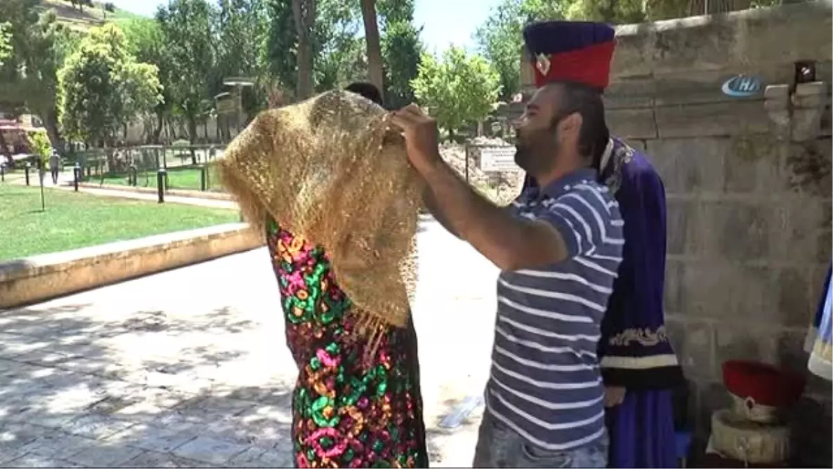 Mersinde Bir Kafede Tanışan İki Otostopçu Şanlıurfa\'ya Ulaştı