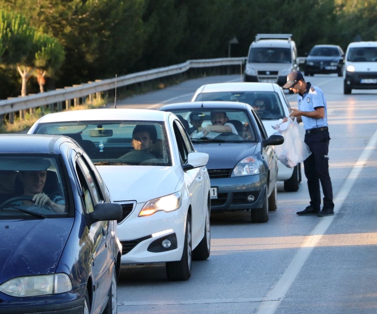 Manisa\'dan Geçen Sürücülere İftar Kumanyası