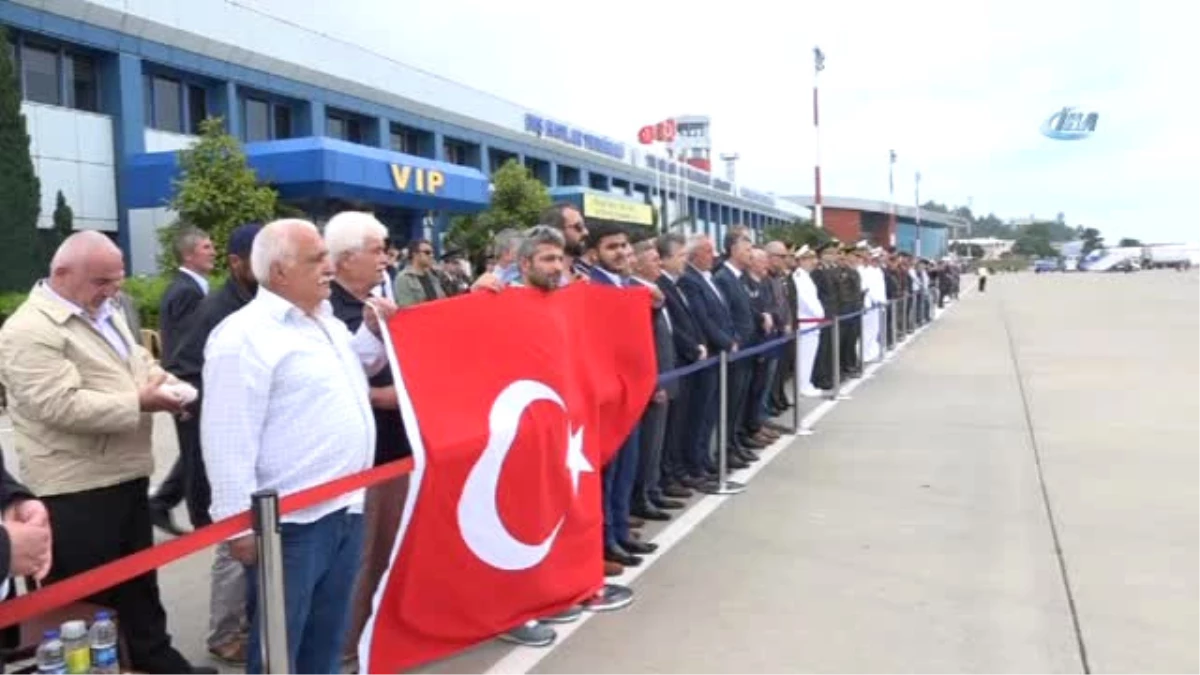 Rizeli Şehit Uzman Çavuş Soner Fazlıoğlu\'nun Cenazesi Trabzon\'a Getirildi