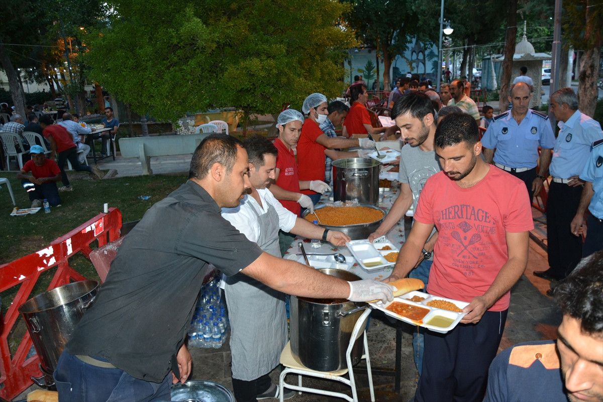 Siverek\'te Kardeşlik İftarı