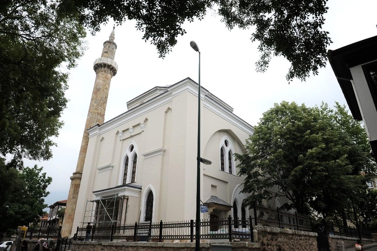 Tarihi Cami\'de Bitmeyen Restorasyon