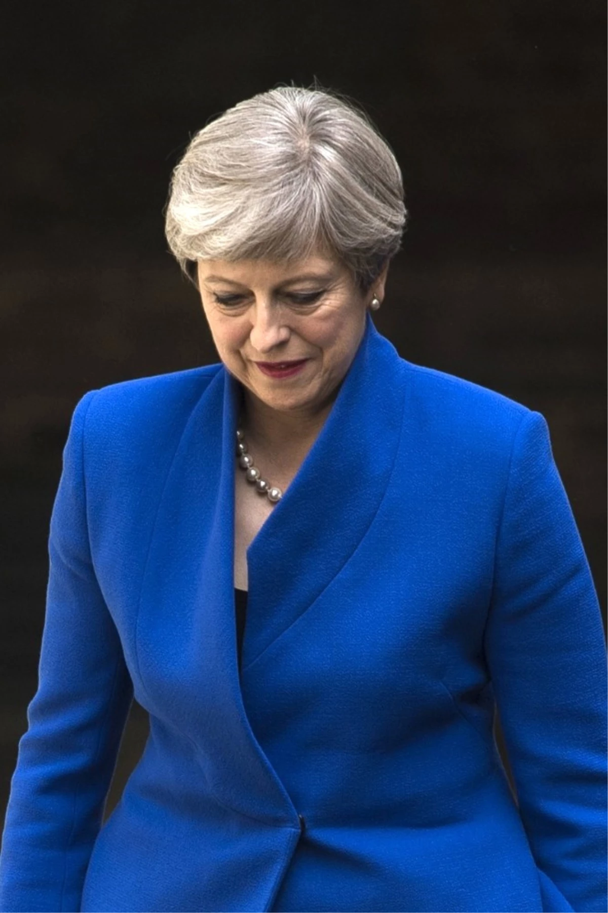 Theresa May\'in Demokratik Birlik Partisinin Desteği ile Hükümet Kurması Bekleniyor