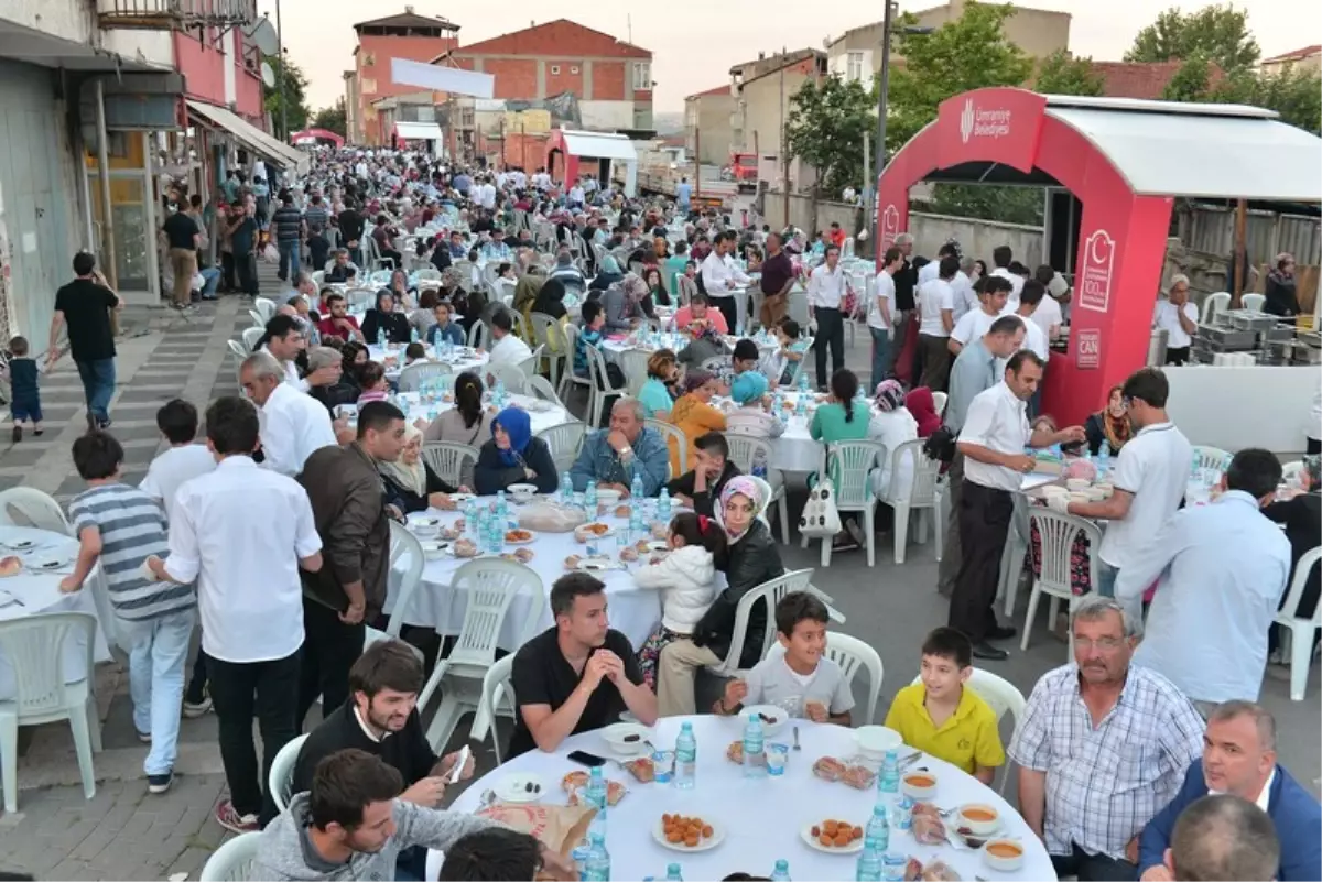 Ümraniye Belediyesi Çemişgezekliler Derneğini İftarda Ağırladı