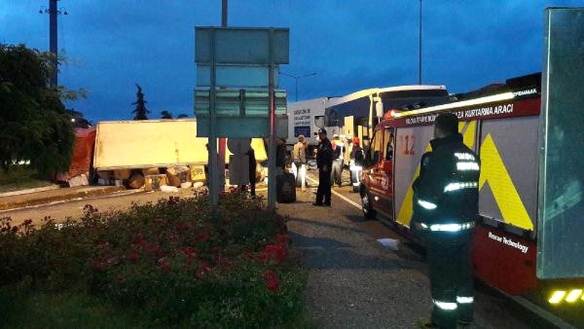 Yalova\'da Zincirleme Kaza: 2 Yaralı