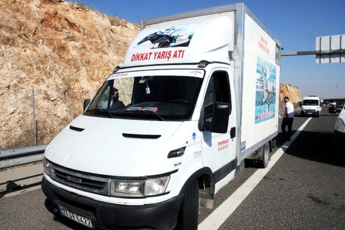 Yarış Atı Taşıyan Kamyonette 10 Kilo Esrar Ele Geçti