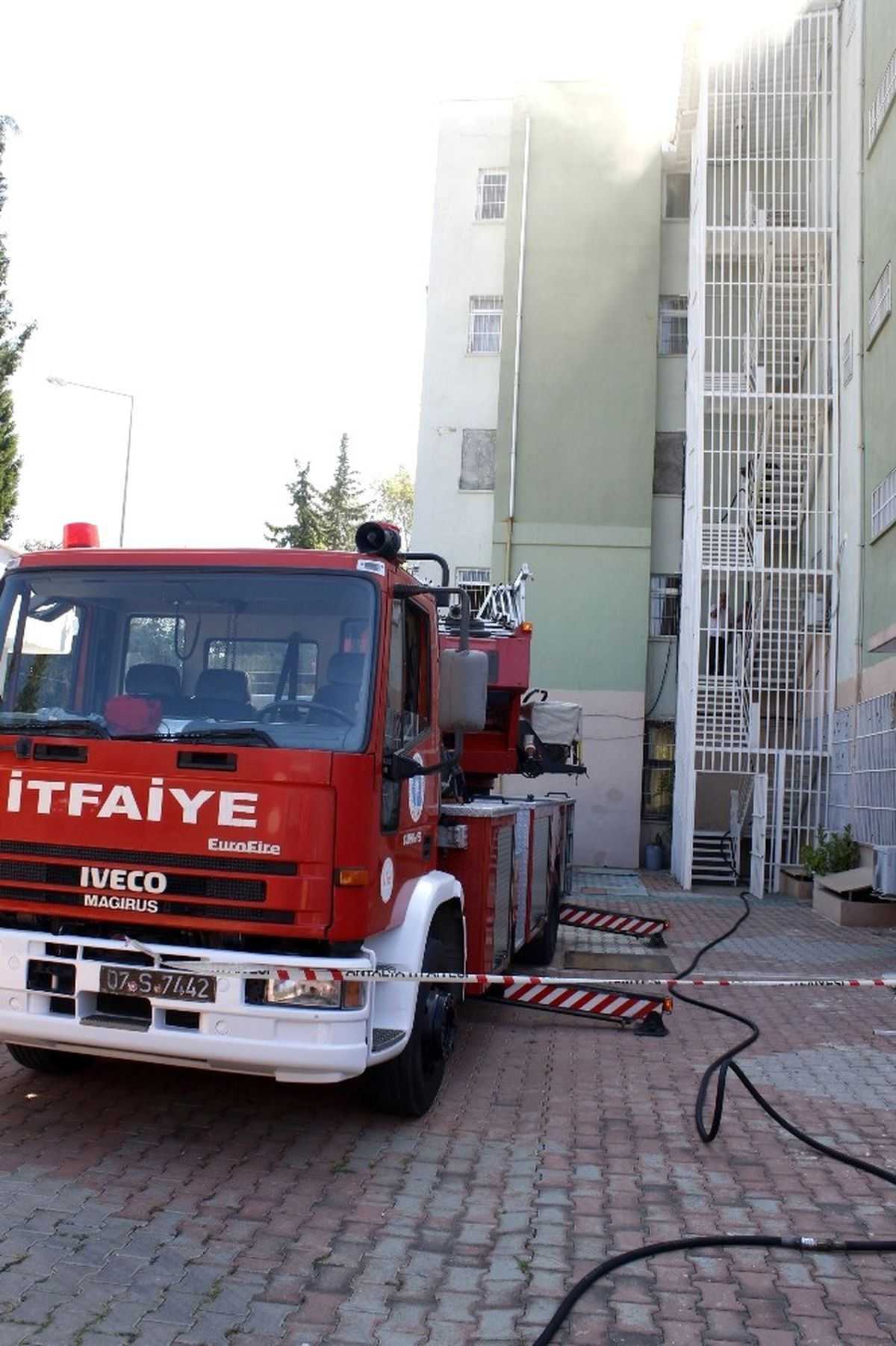 Antalya\'da Kız Öğrenci Yurdunda Yangın