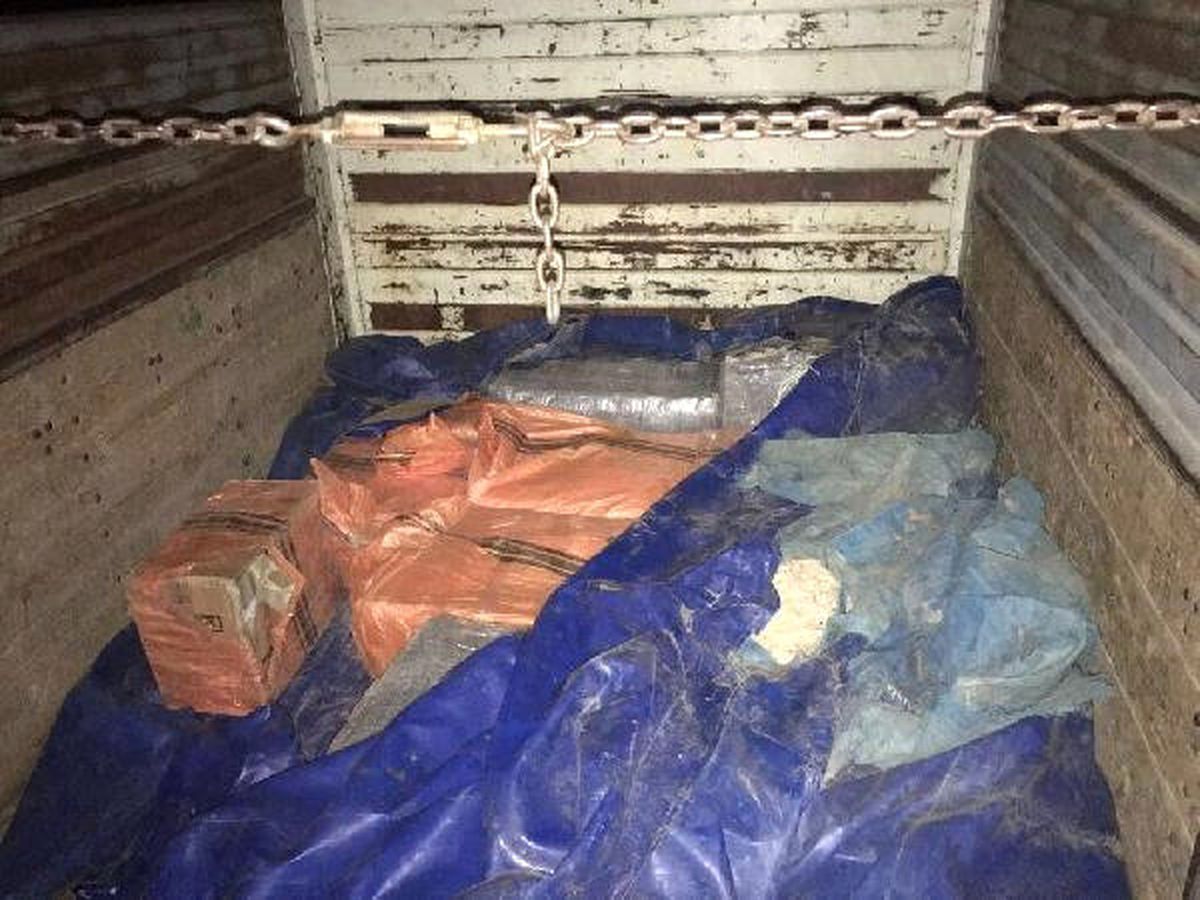 Başkale\'deki Bir Kamyonette Çok Sayıda Silah ve Mühimmat Ele Geçirildi