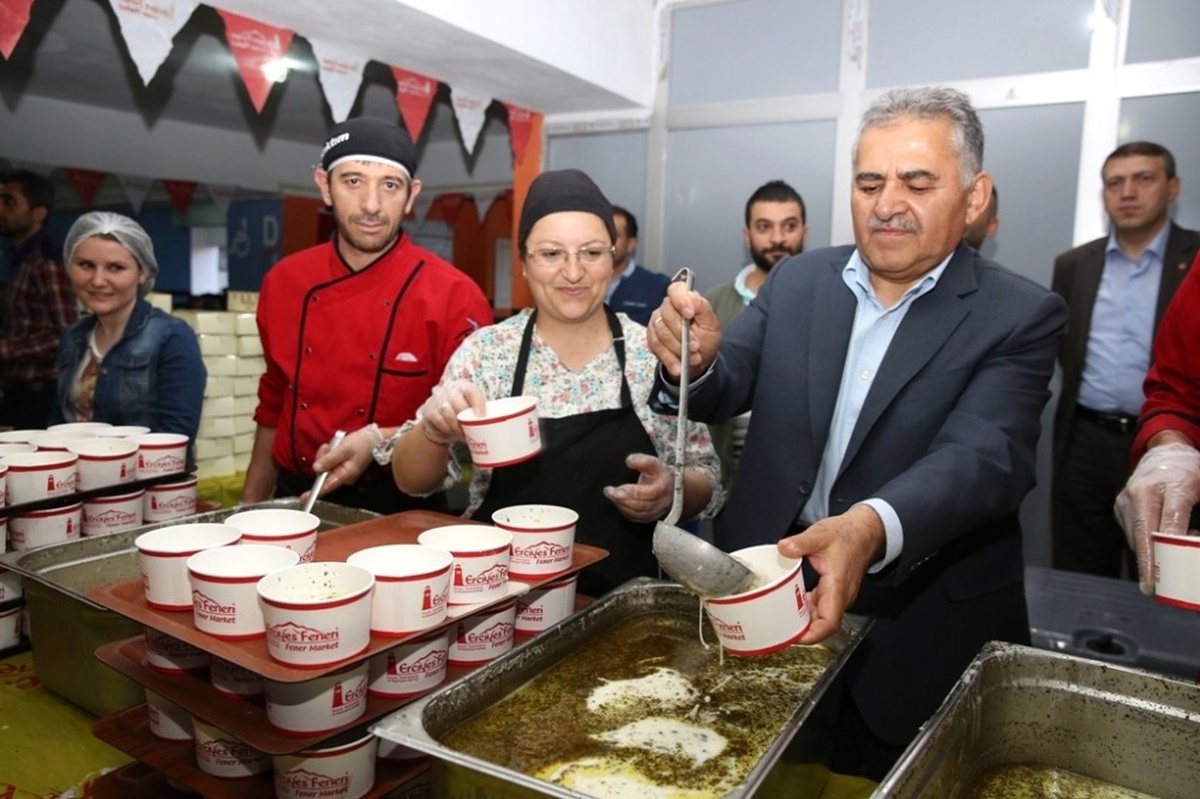 Başkan Büyükkılıç, Erciyes Feneri İftar Sofrasında